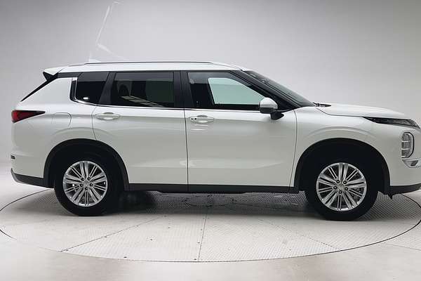 2024 Mitsubishi Outlander LS ZM thumb-8