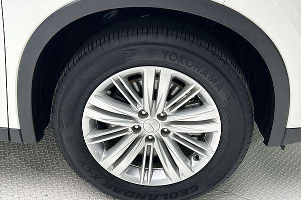 2024 Mitsubishi Outlander LS ZM thumb-9