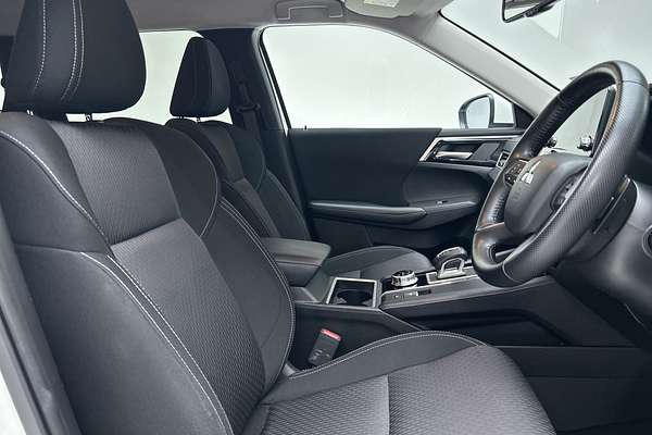 2024 Mitsubishi Outlander LS ZM thumb-12