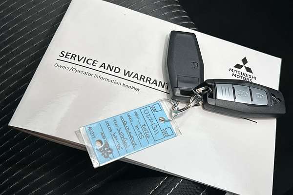 2024 Mitsubishi Outlander LS ZM thumb-22