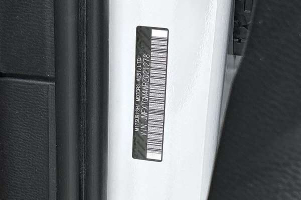 2024 Mitsubishi Outlander LS ZM thumb-23