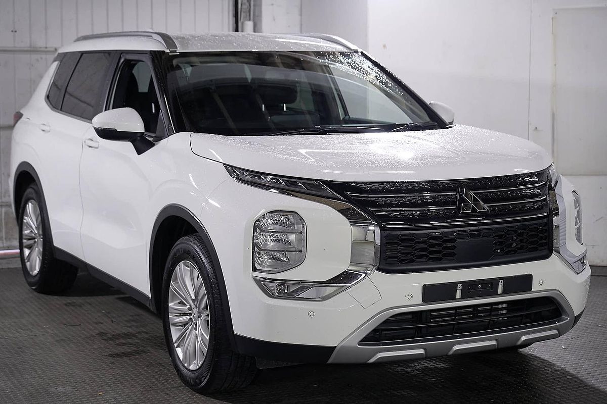 2024 Mitsubishi Outlander LS ZM