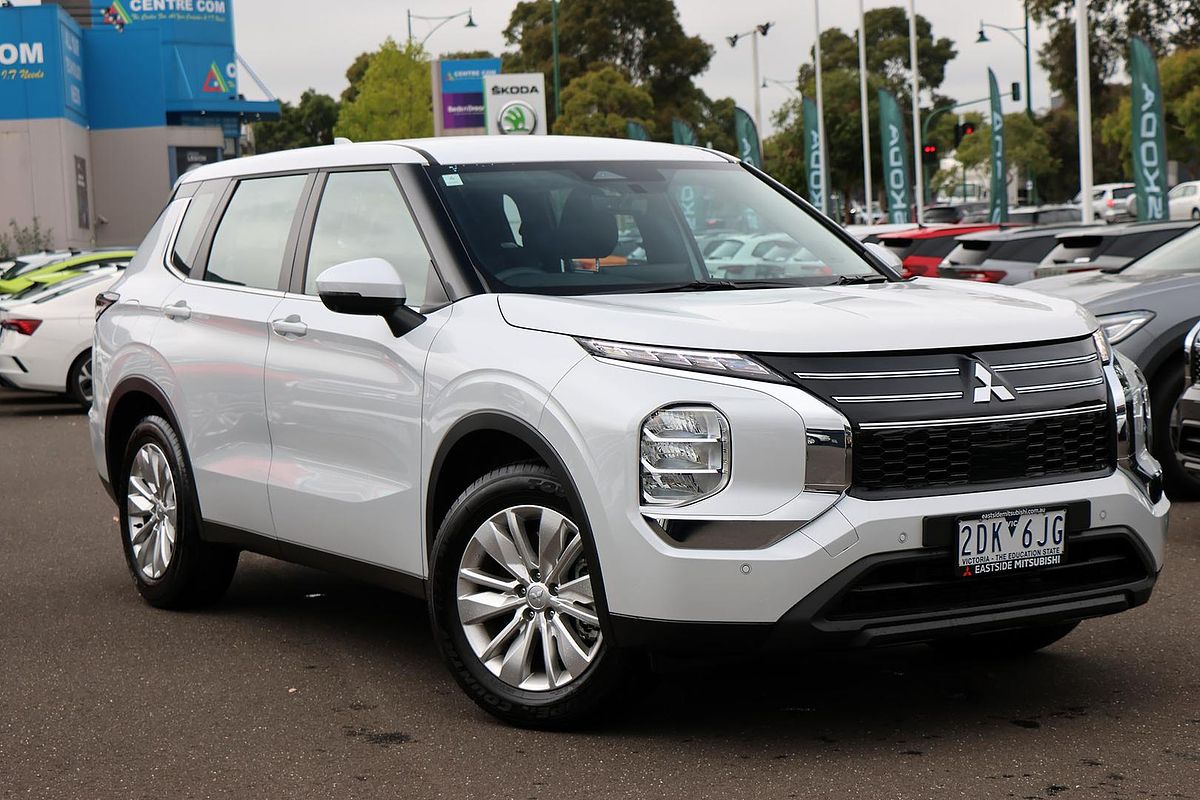 2025 Mitsubishi Outlander ES ZM