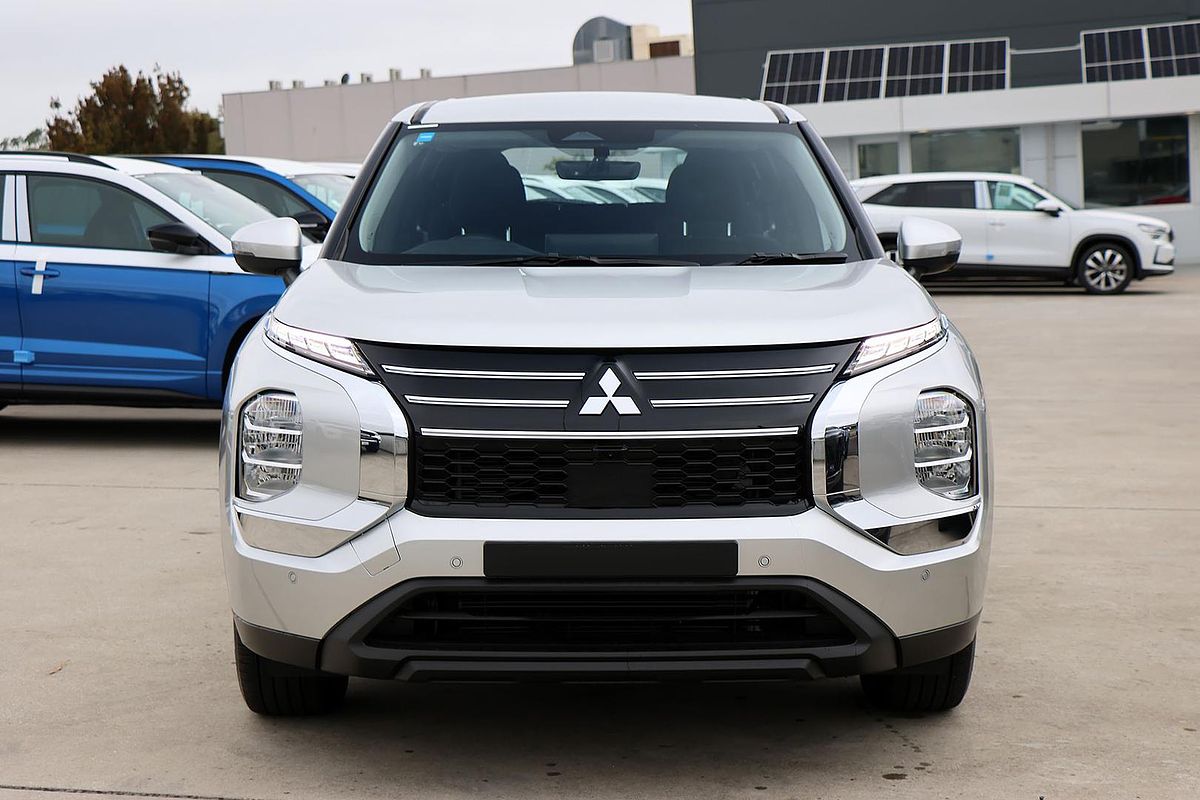 2025 Mitsubishi Outlander ES ZM