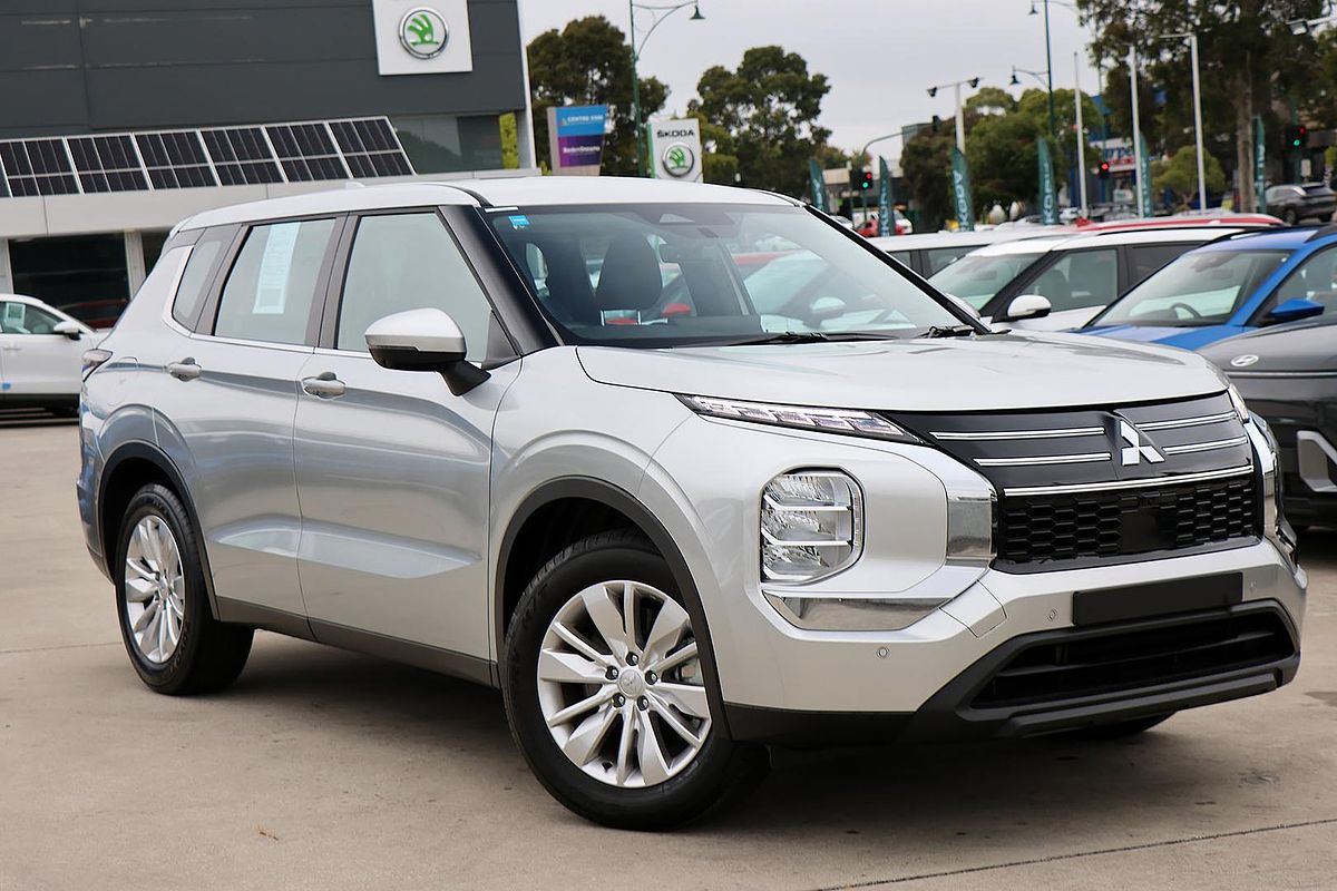 2025 Mitsubishi Outlander ES ZM