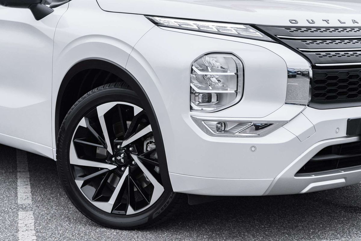 2023 Mitsubishi Outlander Exceed ZM