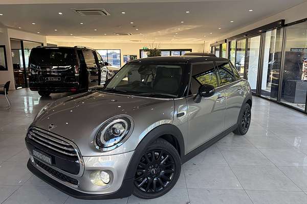 2018 MINI Hatch Cooper F55 LCI
