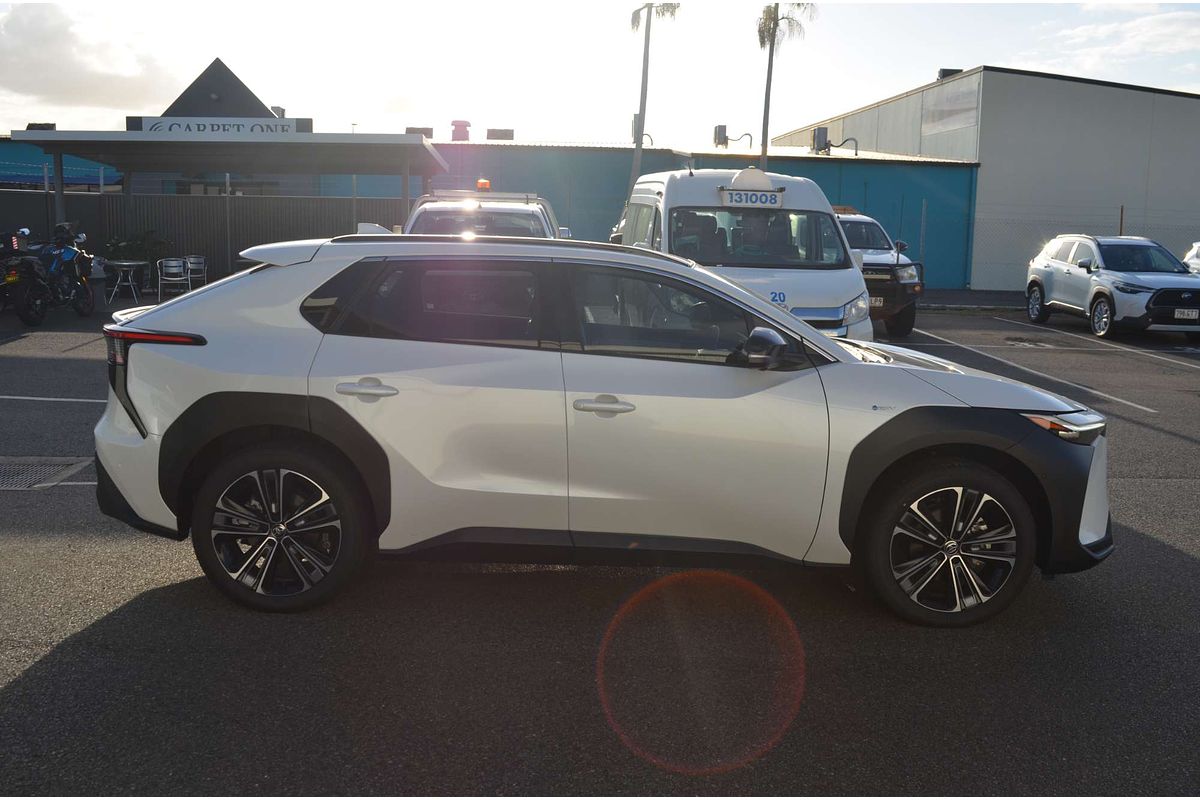 2025 Toyota bZ4X YEAM15R