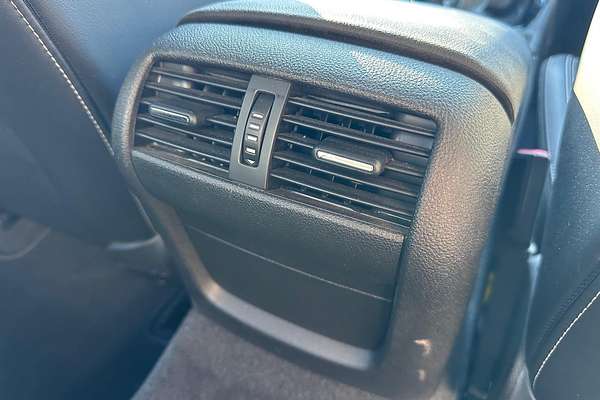 2017 Holden Commodore SV6 VF Series II thumb-7