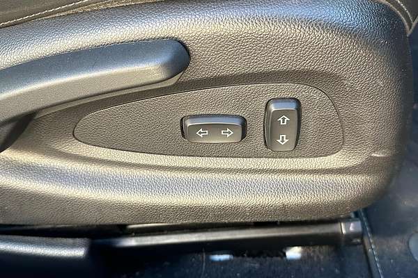 2017 Holden Commodore SV6 VF Series II thumb-17