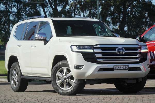 2023 Toyota Landcruiser Sahara FJA300R