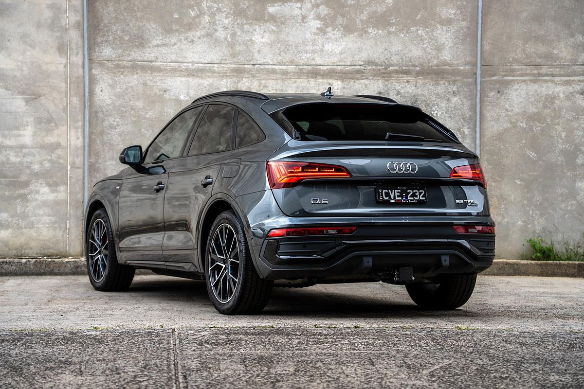 2024 Audi Q5 55 TFSI e S line FY