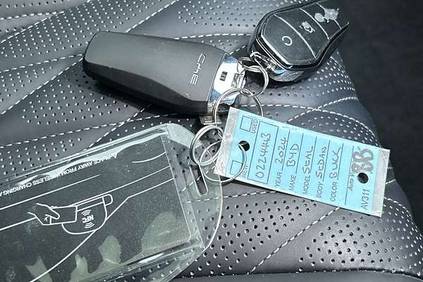 2024 BYD Seal Performance thumb-22