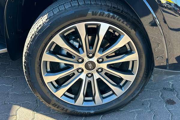 2024 Ford Everest Platinum 3.0L thumb-2