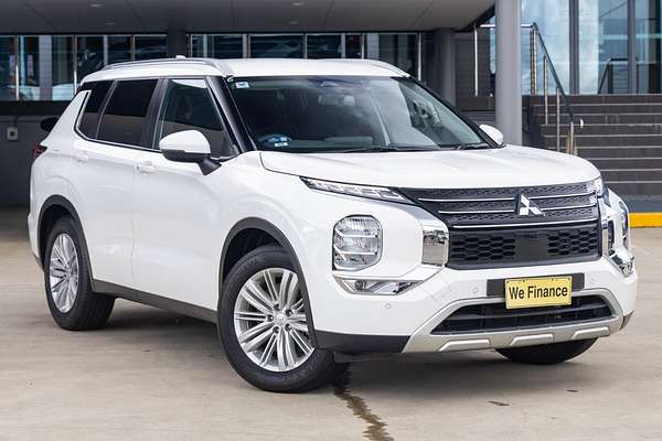 2023 Mitsubishi Outlander LS ZM