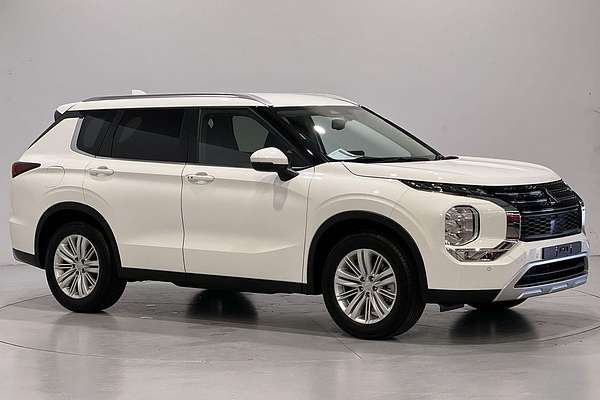 2024 Mitsubishi Outlander LS ZM