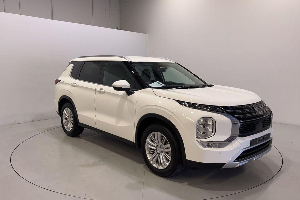 2024 Mitsubishi Outlander LS ZM