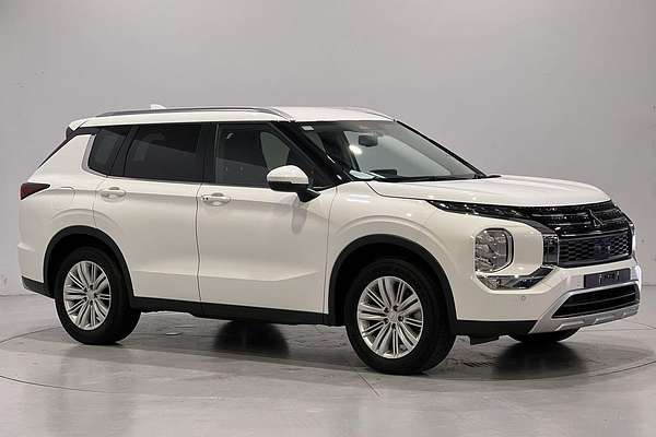 2024 Mitsubishi Outlander LS ZM