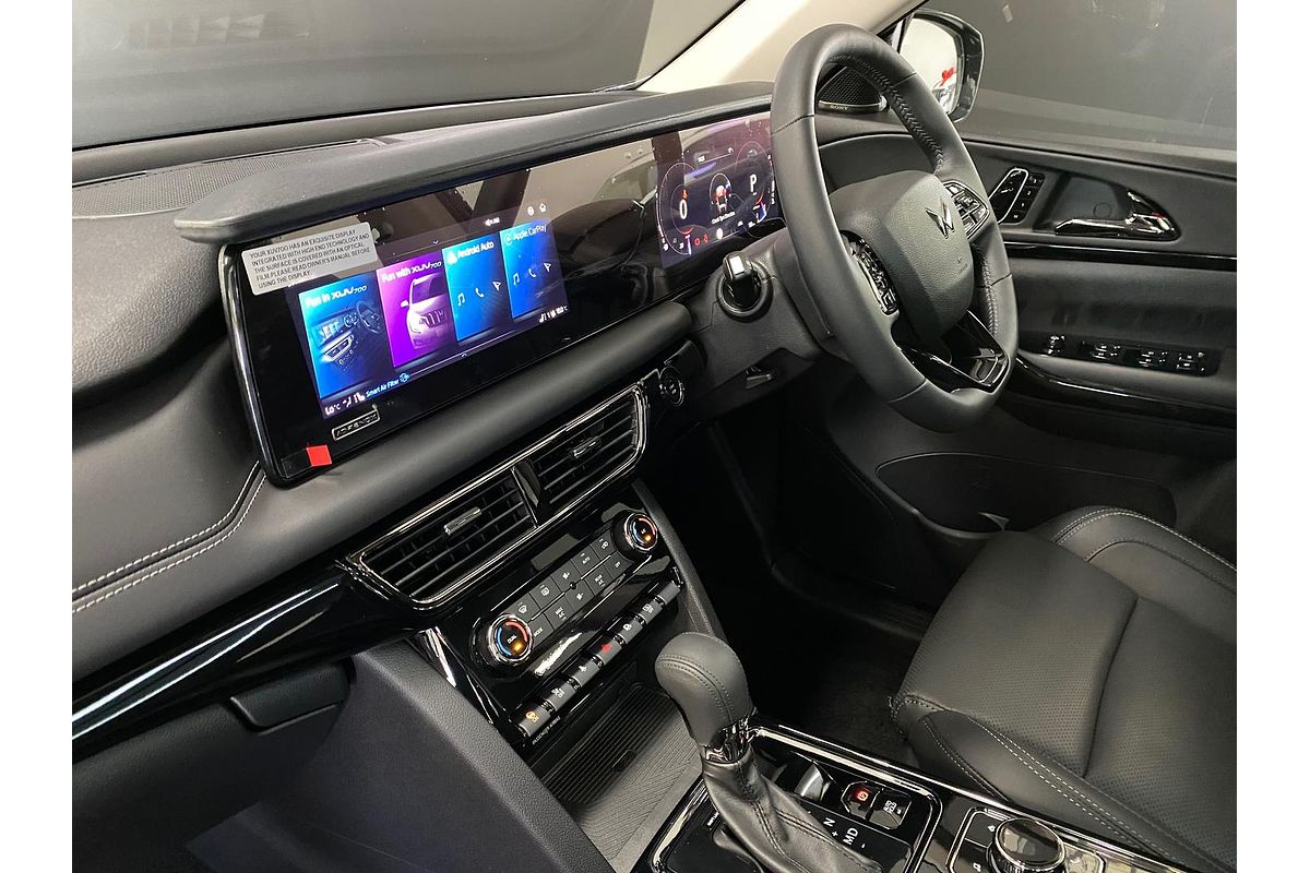 2025 Mahindra XUV700 AX7L