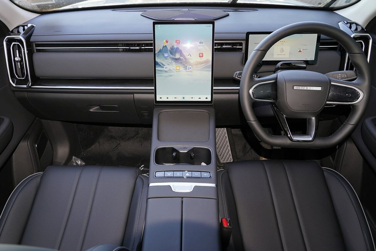 2025 Jaecoo J7 SHS Track