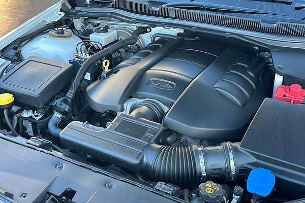 2017 Holden Commodore SS V Redline VF Series II thumb-2