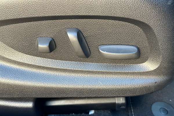 2017 Holden Commodore SS V Redline VF Series II thumb-25