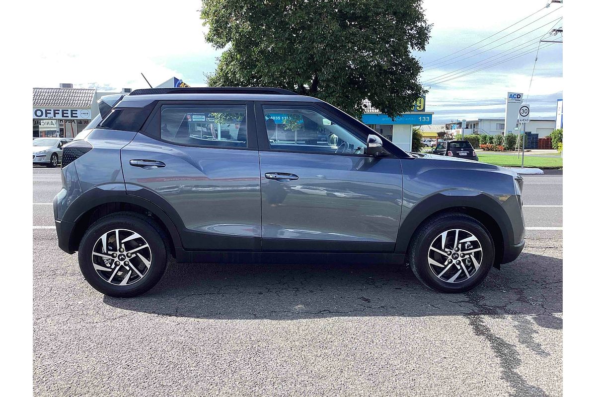 2025 Mahindra XUV3XO AX5L