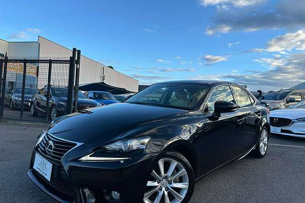 2013 Lexus IS IS300h Luxury AVE30R