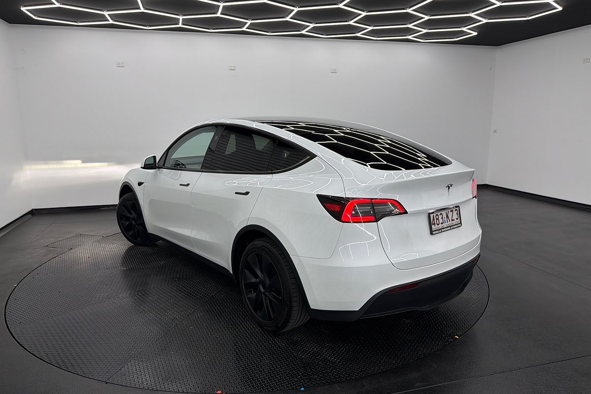 2024 Tesla Model Y Rear-Wheel Drive