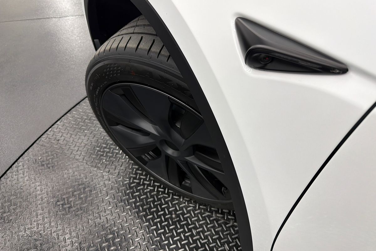 2024 Tesla Model Y Rear-Wheel Drive