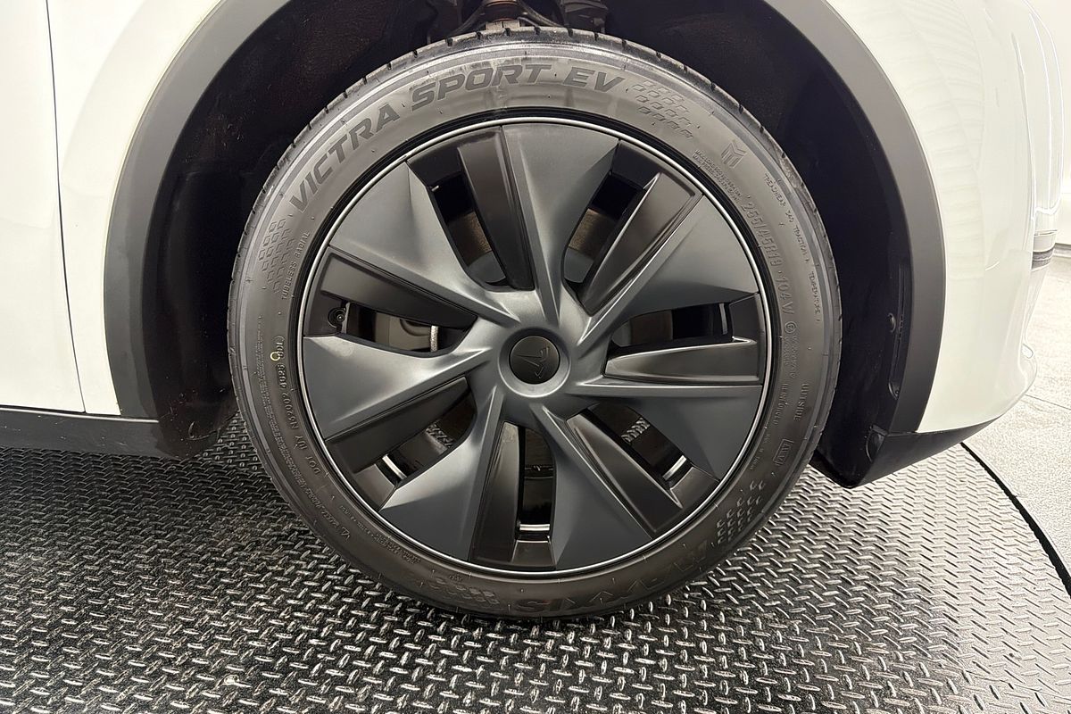 2024 Tesla Model Y Rear-Wheel Drive