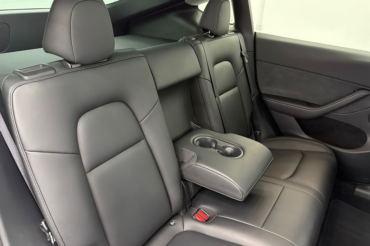 2024 Tesla Model Y Rear-Wheel Drive