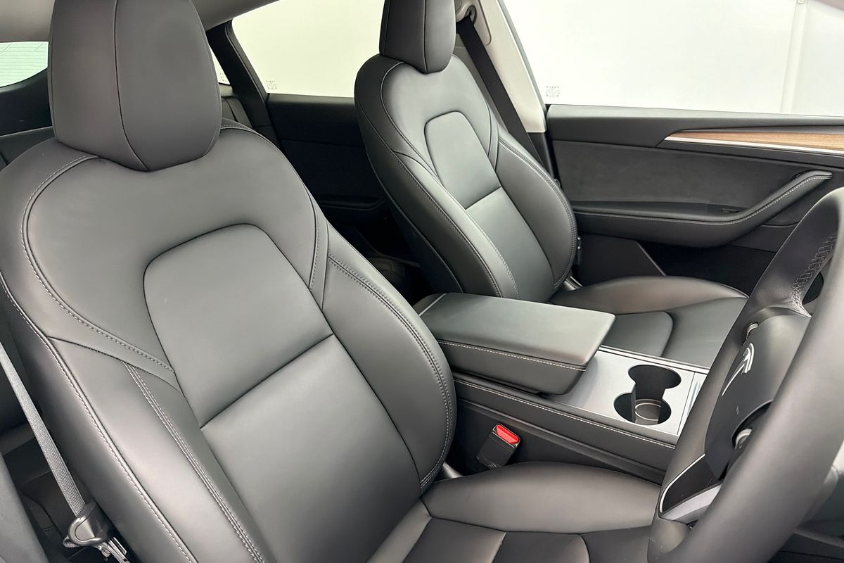 2024 Tesla Model Y Rear-Wheel Drive