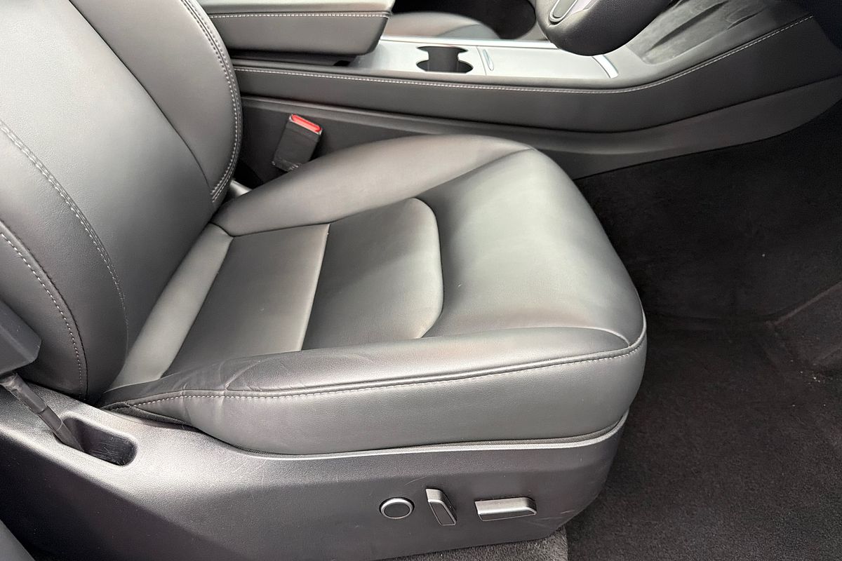 2024 Tesla Model Y Rear-Wheel Drive