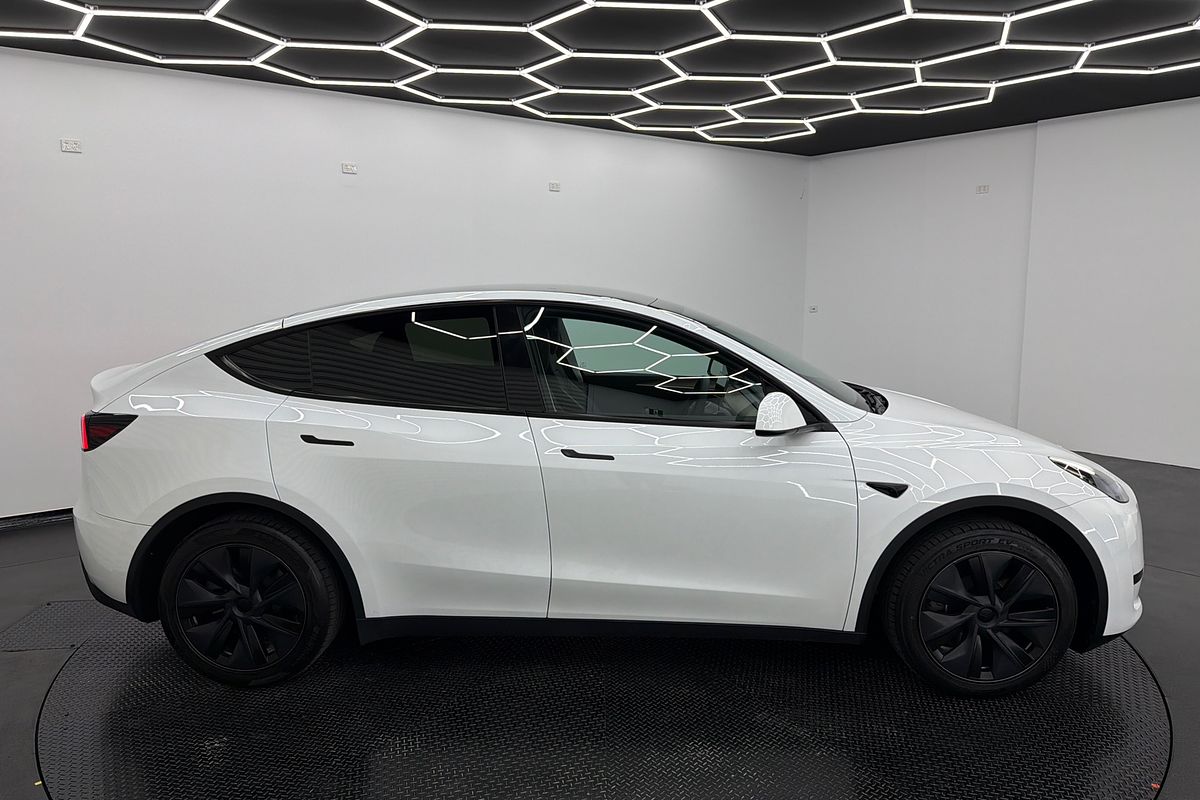 2024 Tesla Model Y Rear-Wheel Drive