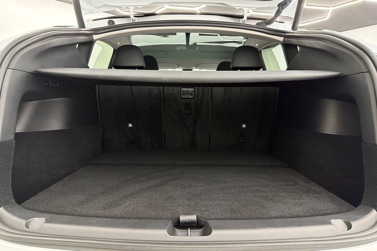 2024 Tesla Model Y Rear-Wheel Drive