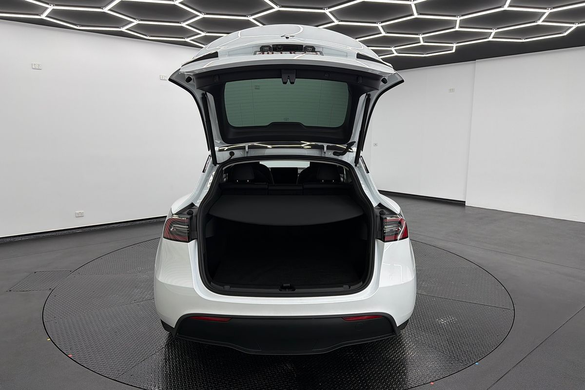 2024 Tesla Model Y Rear-Wheel Drive
