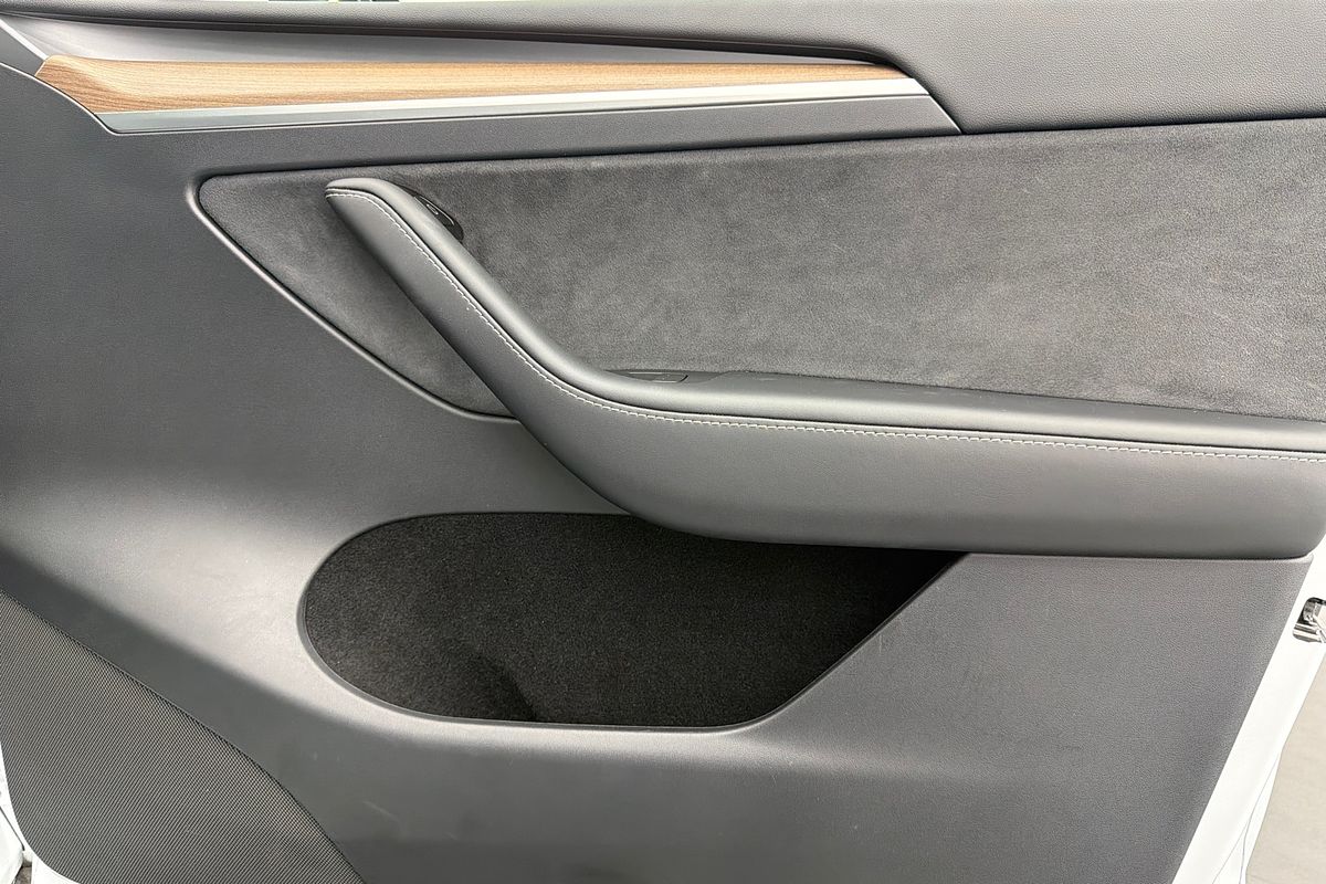 2024 Tesla Model Y Rear-Wheel Drive