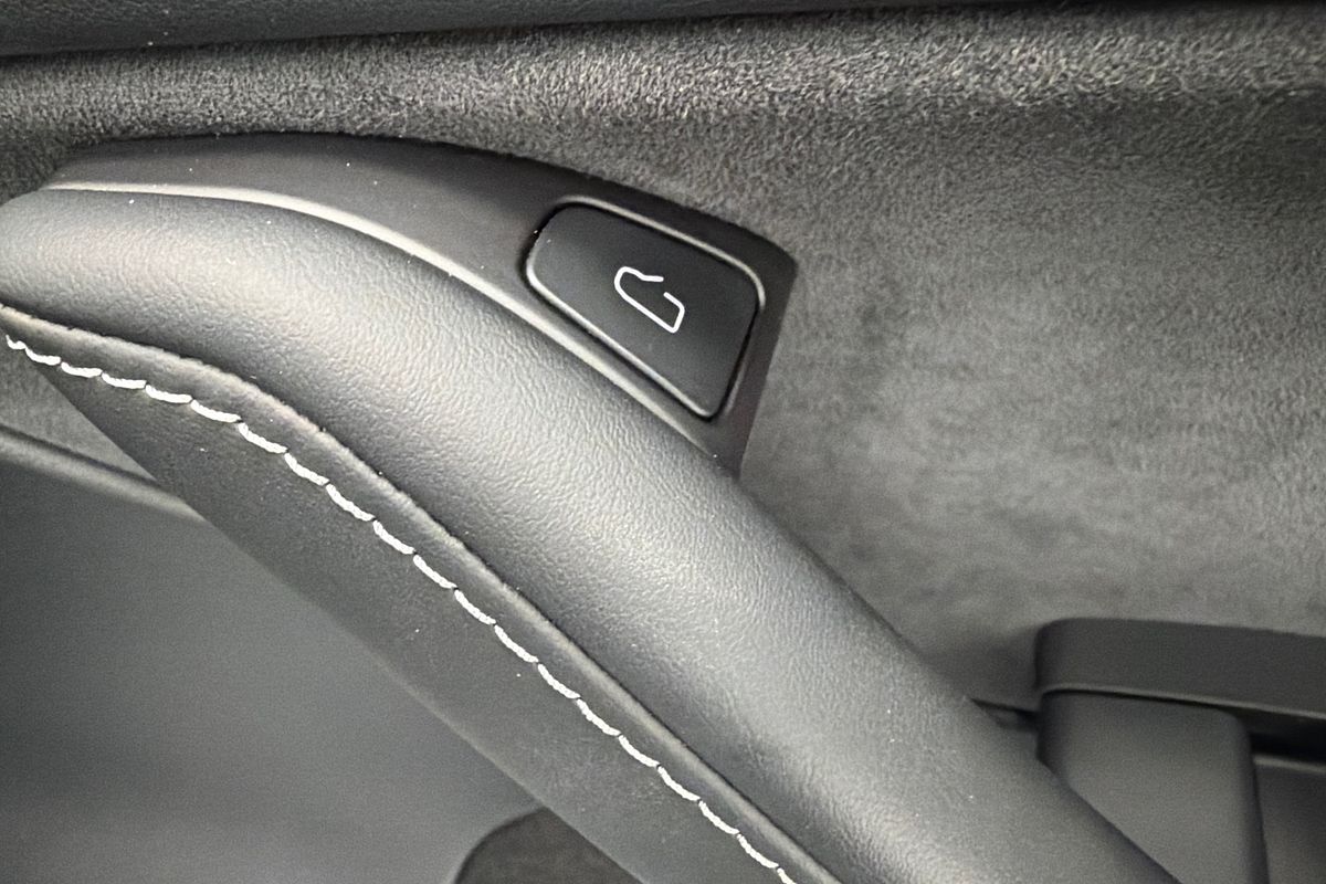 2024 Tesla Model Y Rear-Wheel Drive