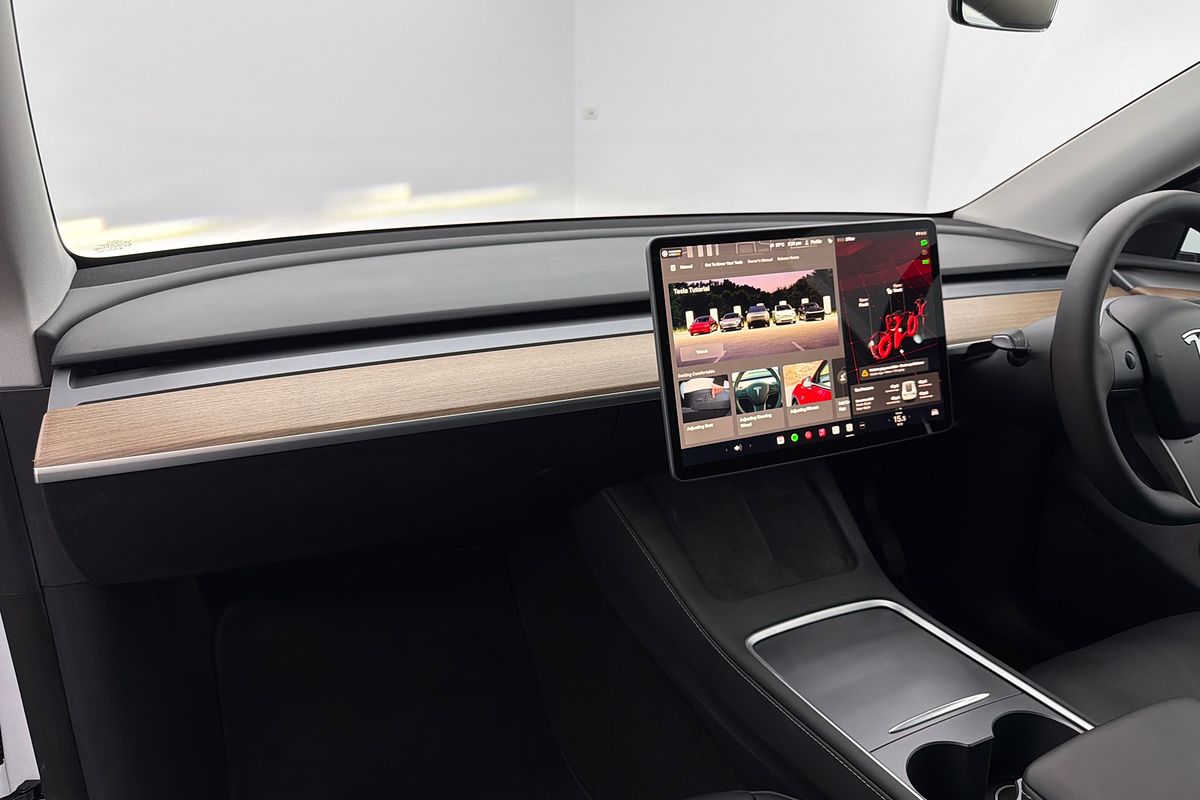 2024 Tesla Model Y Rear-Wheel Drive