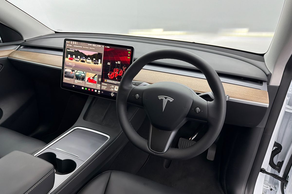 2024 Tesla Model Y Rear-Wheel Drive