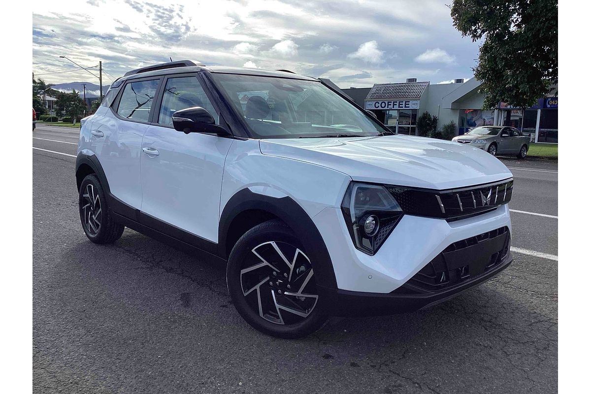 2025 Mahindra XUV3XO AX7L
