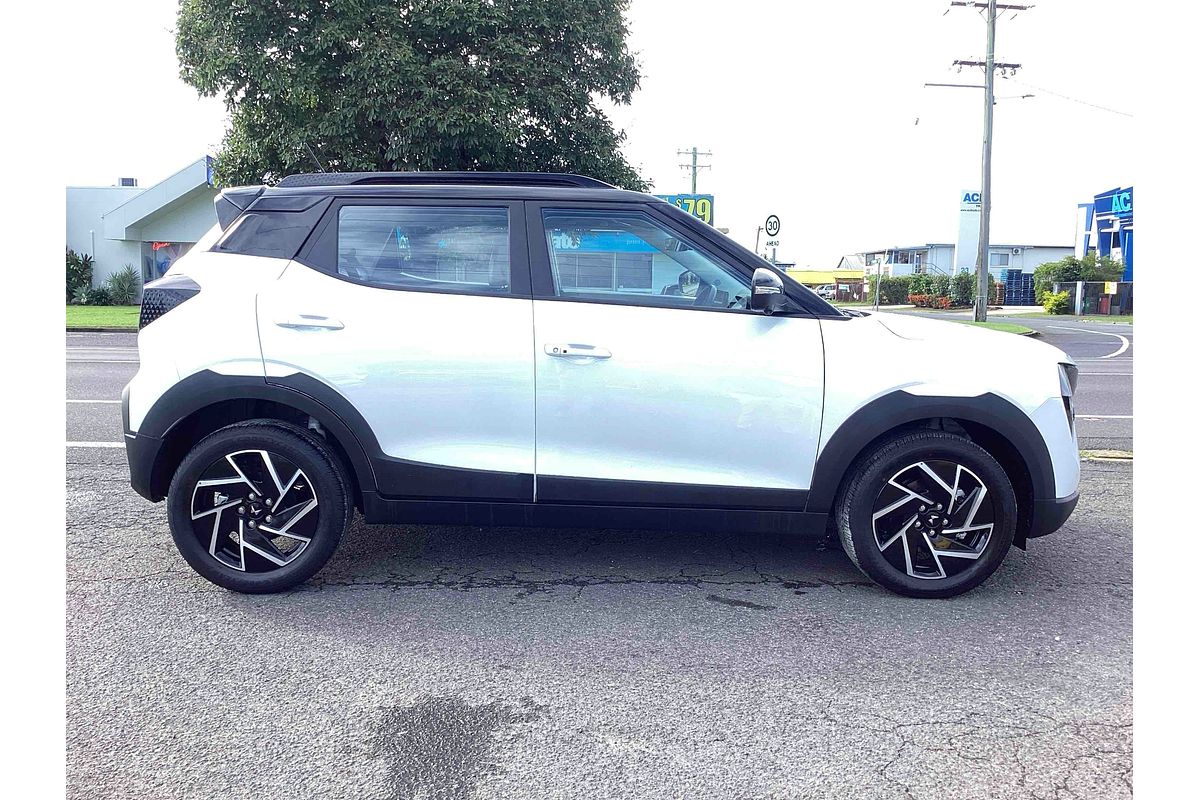 2025 Mahindra XUV3XO AX7L