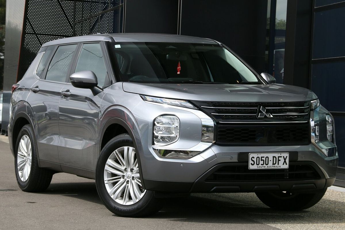 2023 Mitsubishi Outlander ES ZM