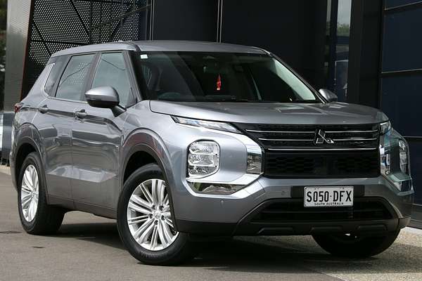 2023 Mitsubishi Outlander ES ZM