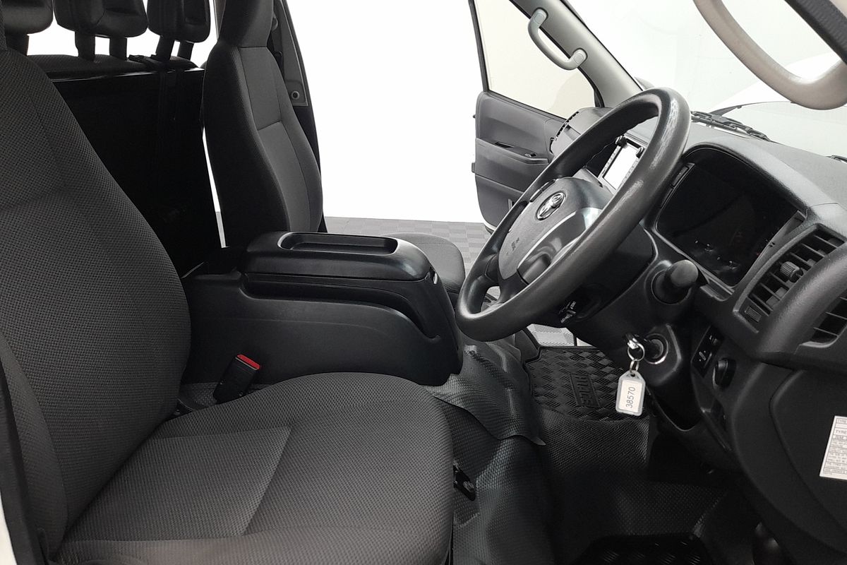 2017 Toyota Hiace Commuter KDH223R ELWB High Roof