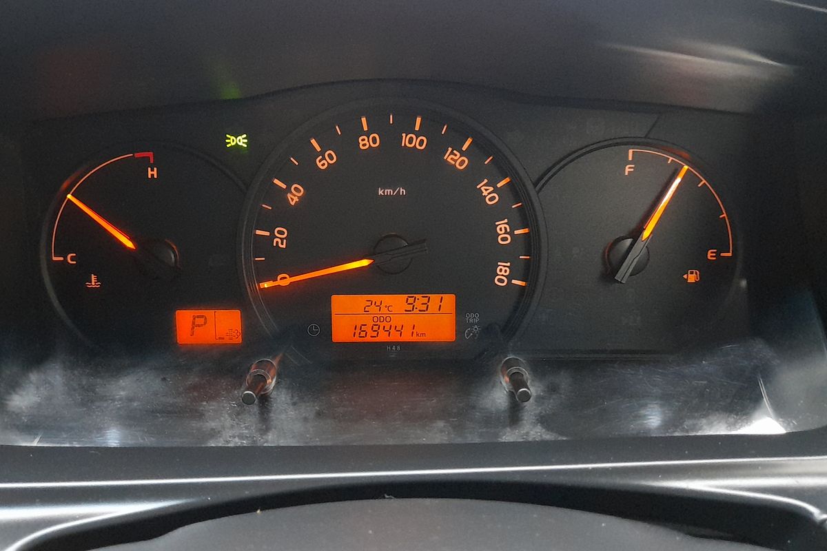 2017 Toyota Hiace Commuter KDH223R ELWB High Roof