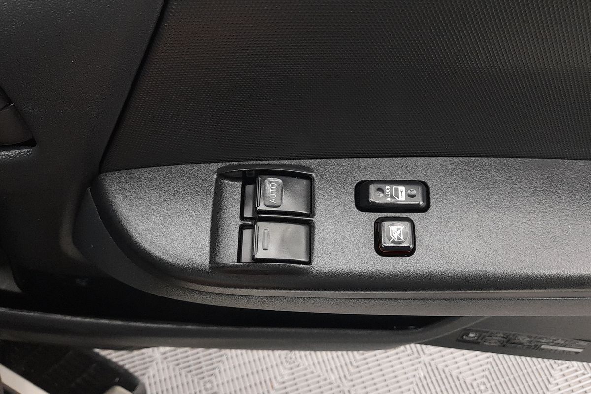 2017 Toyota Hiace Commuter KDH223R ELWB High Roof