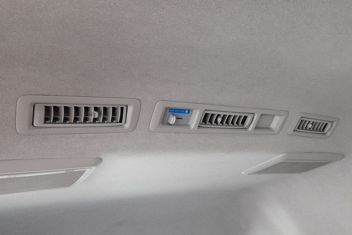 2017 Toyota Hiace Commuter KDH223R ELWB High Roof