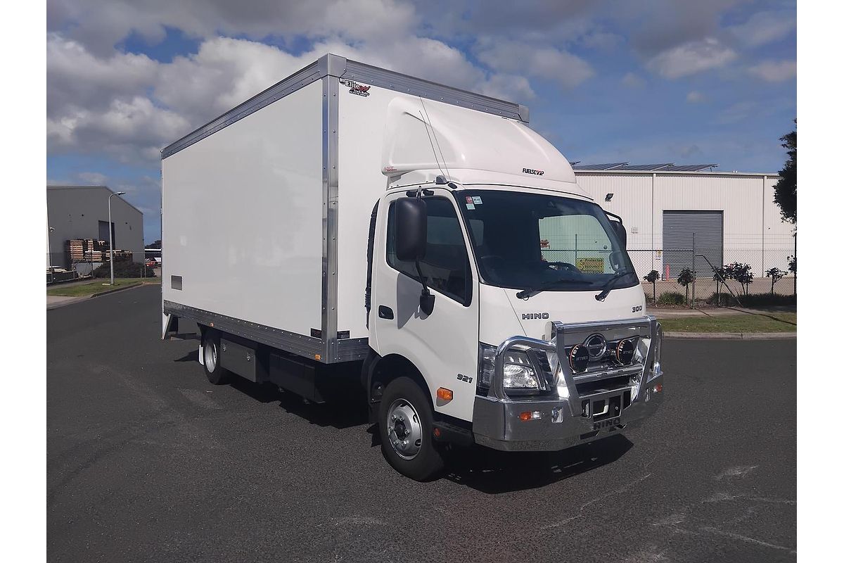 2025 Hino 921- 300 Series